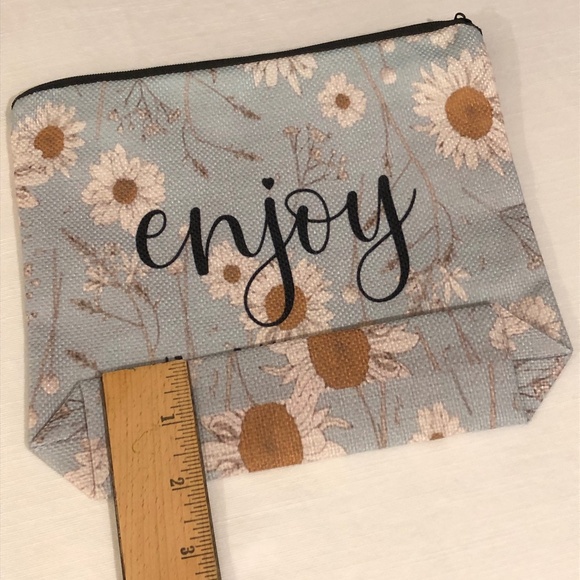 Zippered Canvas Case, 8.5"x6"x2" "Enjoy the little things" NWOT - Picture 2 of 2